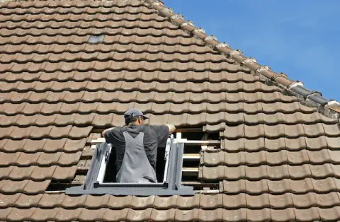Pose de velux à Pins Justaret